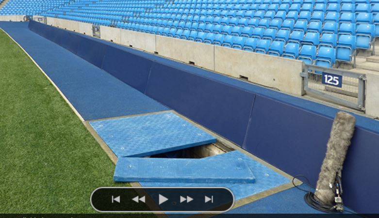 Blaue Reihenabdeckung aus Faserverbundstoff im Stadion-Einsatz